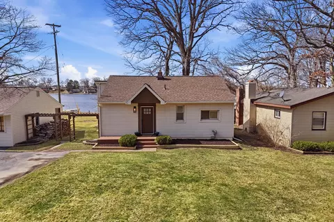 1700 S Hughes Rd, Brighton, MI 48114