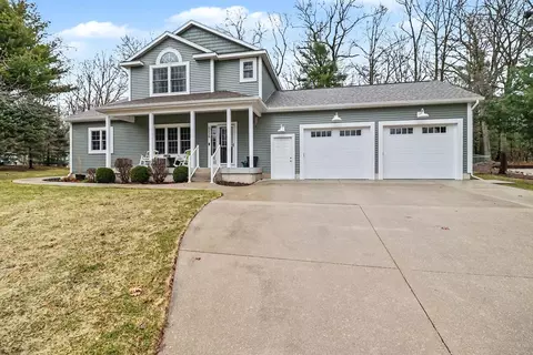 5218 Jackson Ct, Montague, MI 49437