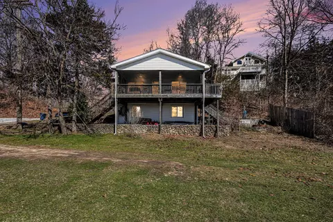 5884 Rays Dr, Onsted, MI 49265