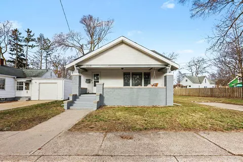 2287 Torrent St, Muskegon, MI 49441
