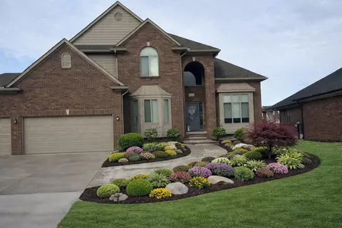 50487 Timberstone Dr, Macomb, MI 48042