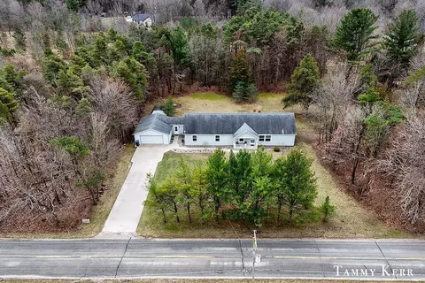 6490 135th Ave, Saugatuck, MI 49453