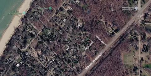 4 Anita Ln, Lakeside, MI 49116