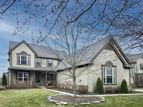 8401 Hummingbird Dr, Commerce Twp, MI 48382