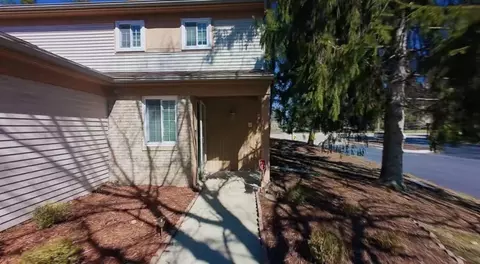 6379 Hunter Pointe St, Westland, MI 48185