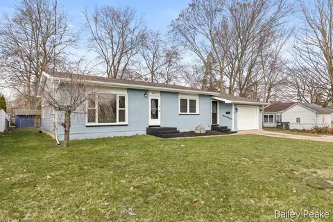 101 W Gardner St, Sparta, MI 49345