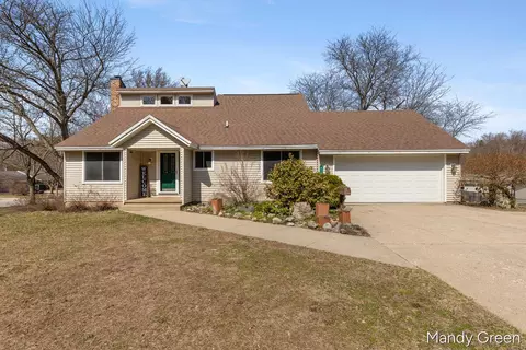 810 W South St, Greenville, MI 48838