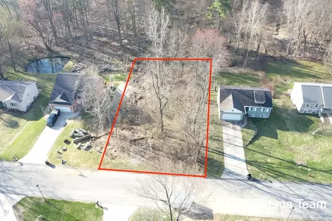 143 Summit Dr, Allegan, MI 49010