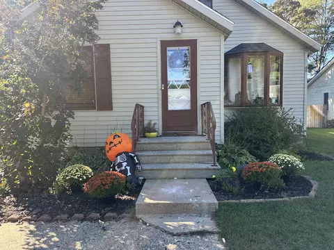 1173 Bellway Ave, Norton Shores, MI 49441