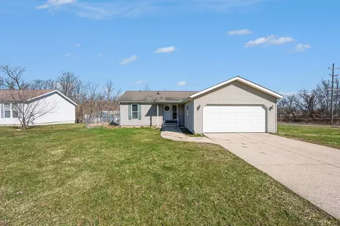 4 N New Moon Ter, Springfield, MI 49037