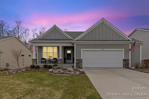 4122 Preserve Dr NE, Belmont, MI 49306