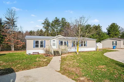 9137 Pine Lake Ct, West Olive, MI 49460