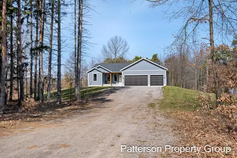 7616 E Sheringer Rd, Ravenna, MI 49451