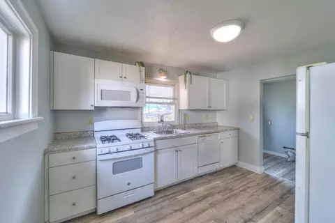 Kitchen - 131 Willow St, Jackson, MI 49202 photo 1 of 2