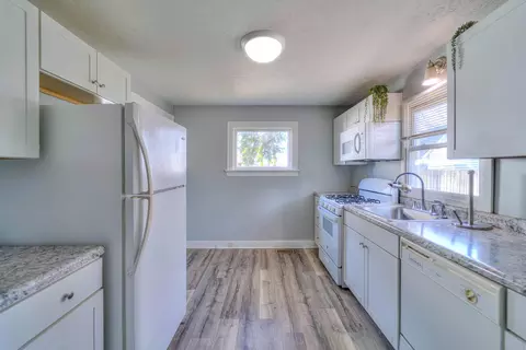 Kitchen - 131 Willow St, Jackson, MI 49202 photo 2 of 2
