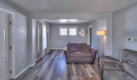 Living - 131 Willow St, Jackson, MI 49202 photo 2 of 2
