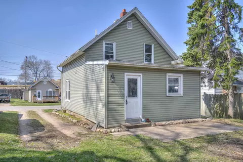 Exterior - 131 Willow St, Jackson, MI 49202 photo 2 of 2
