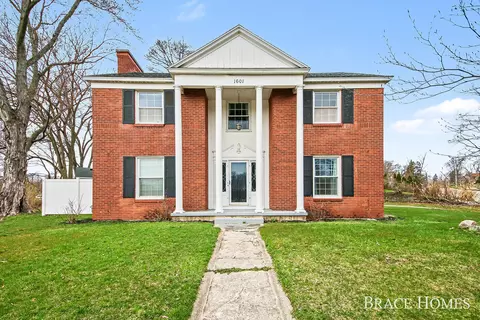 119 Bristol Ave NW, Grand Rapids, MI 49504