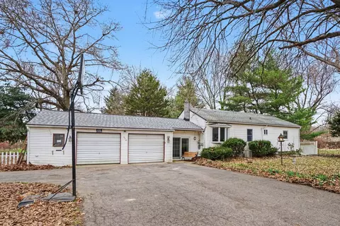 374 Elliot Rd, Kalamazoo, MI 49048