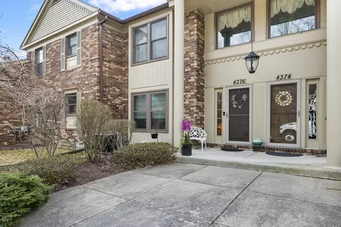 4376 Knightsbridge Ln, West Bloomfield, MI 48323
