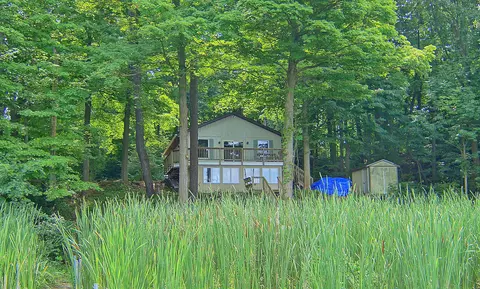 10749 Kings Ln, Berrien Springs, MI 49103