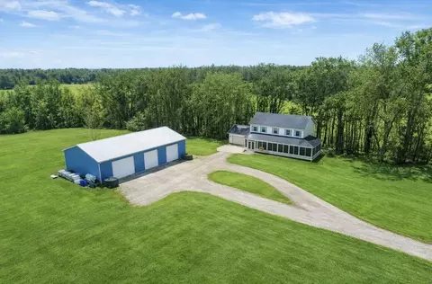 1500 Sanford Ln, Buchanan, MI 49107