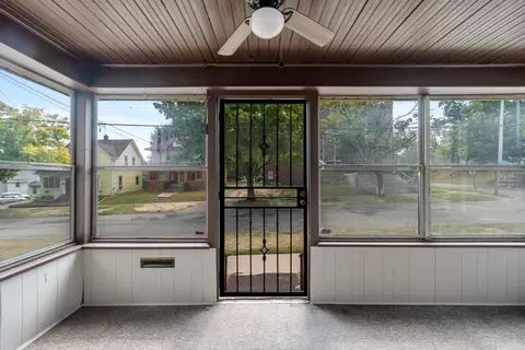 Exterior - 140 Moore St, Jackson, MI 49203 photo 4 of 10