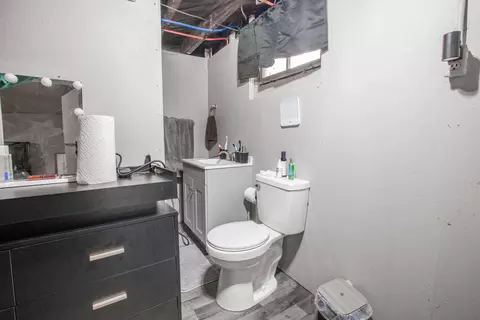 Bath - 140 Moore St, Jackson, MI 49203 photo 3 of 4