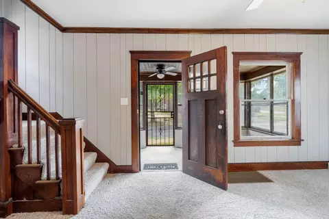 Entry Way - 140 Moore St, Jackson, MI 49203 photo 1 of 2