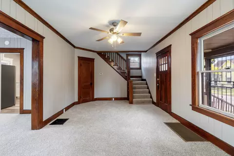 Living - 140 Moore St, Jackson, MI 49203 photo 2 of 7