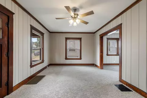 Living - 140 Moore St, Jackson, MI 49203 photo 4 of 7