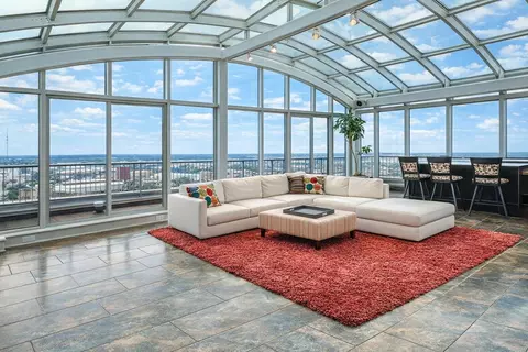 112 Campau Cir NW, Grand Rapids, MI 49503