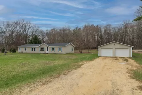 18242 32nd St, Gobles, MI 49055
