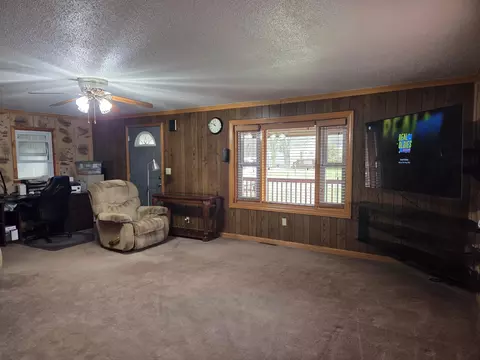 Living - 232 Bender St, Jackson, MI 49202 photo 2 of 2