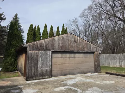 Exterior - 232 Bender St, Jackson, MI 49202 photo 2 of 8