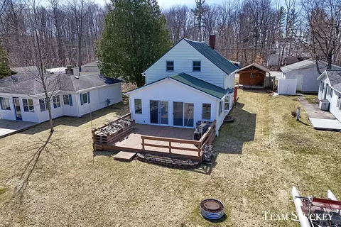 8941 Lake St, Newaygo, MI 49337