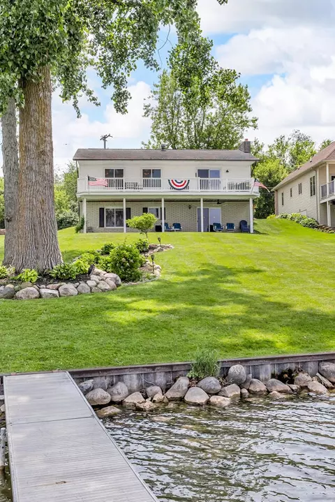 11786 E Sauk Trl, Jerome, MI 49249