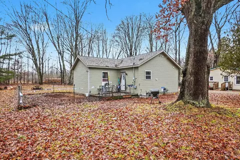 1147 S Bingham Ave, White Cloud, MI 49349