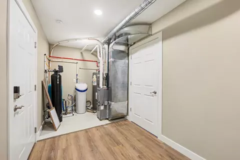 Entry Way - 6850 Wooster Rd, Jackson, MI 49201 photo 2 of 2
