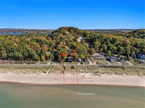 7320 Montgomery Blvd, Pentwater, MI 49449