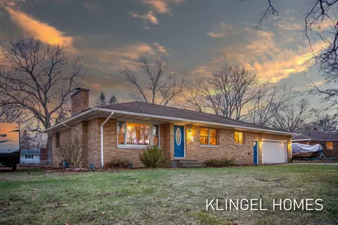 15516 Pruin St, Spring Lake, MI 49456