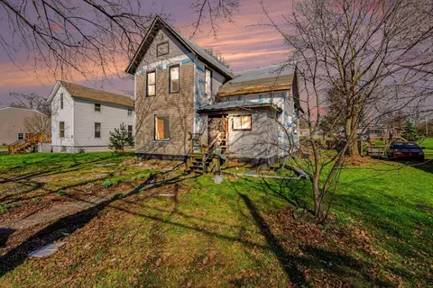606 8th St, Three Rivers, MI 49093