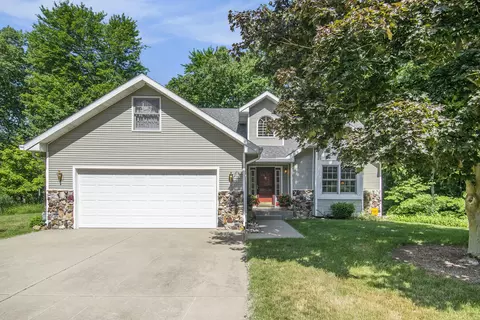11276 Bridlewood Trl, Berrien Springs, MI 49103