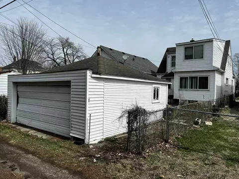 1810 Lindbergh St, Wyandotte, MI 48192