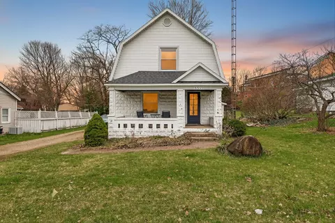 57223 S Main St, Mattawan, MI 49071