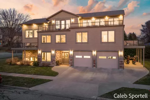 300 S 1st St, Grand Haven, MI 49417
