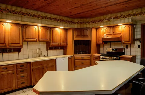 Kitchen - 520 E Groat Rd, Dowling, MI 49050 photo 2 of 2
