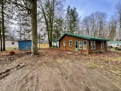 6384 Charleen Ln, Lake, MI 48632