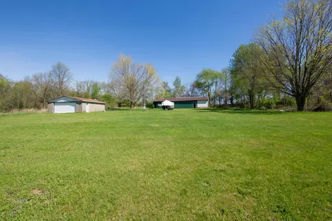 18678 Smith Ln, Cassopolis, MI 49031