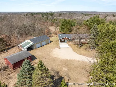 1695 160th Ave, Morley, MI 49336